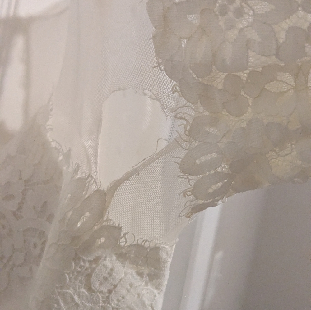 Wedding Dress Sheer Lace Ivory David's Bridal Galina Size 6 - Tulle 3/4 Sleeves - Picture 10 of 16